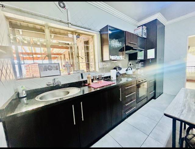 3 BEDROOM HOUSE FOR SALE IN VANDERBIJLPARK SE 2